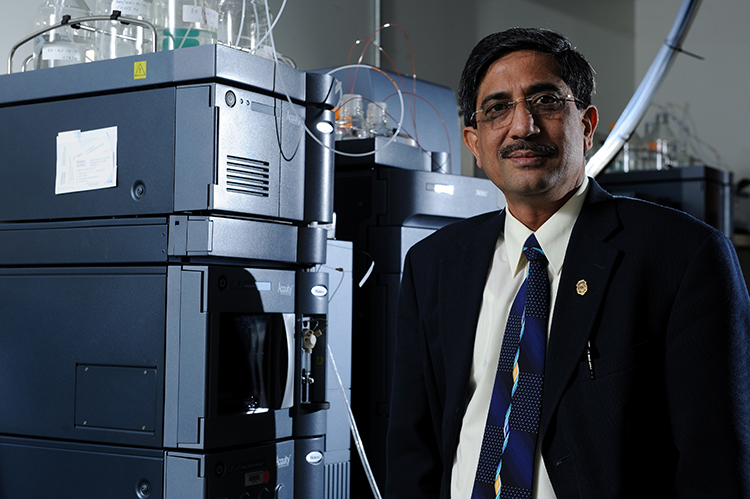 Khan-in-Lab-750